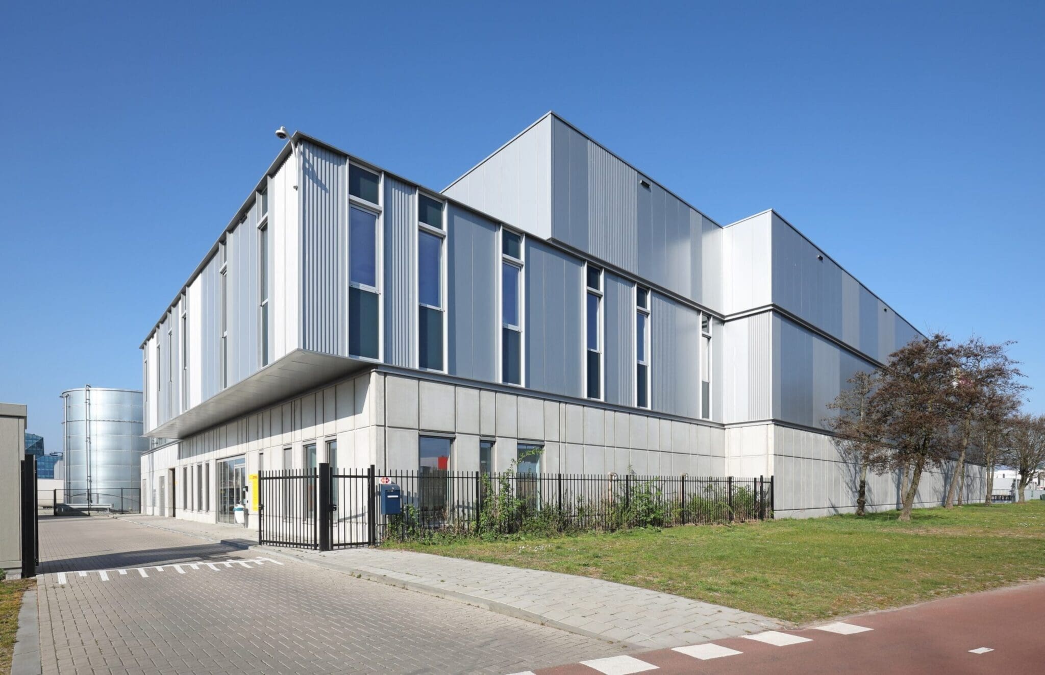 Bedrijfsgebouw DHL Parcel Lage Weide Utrecht opgeleverd