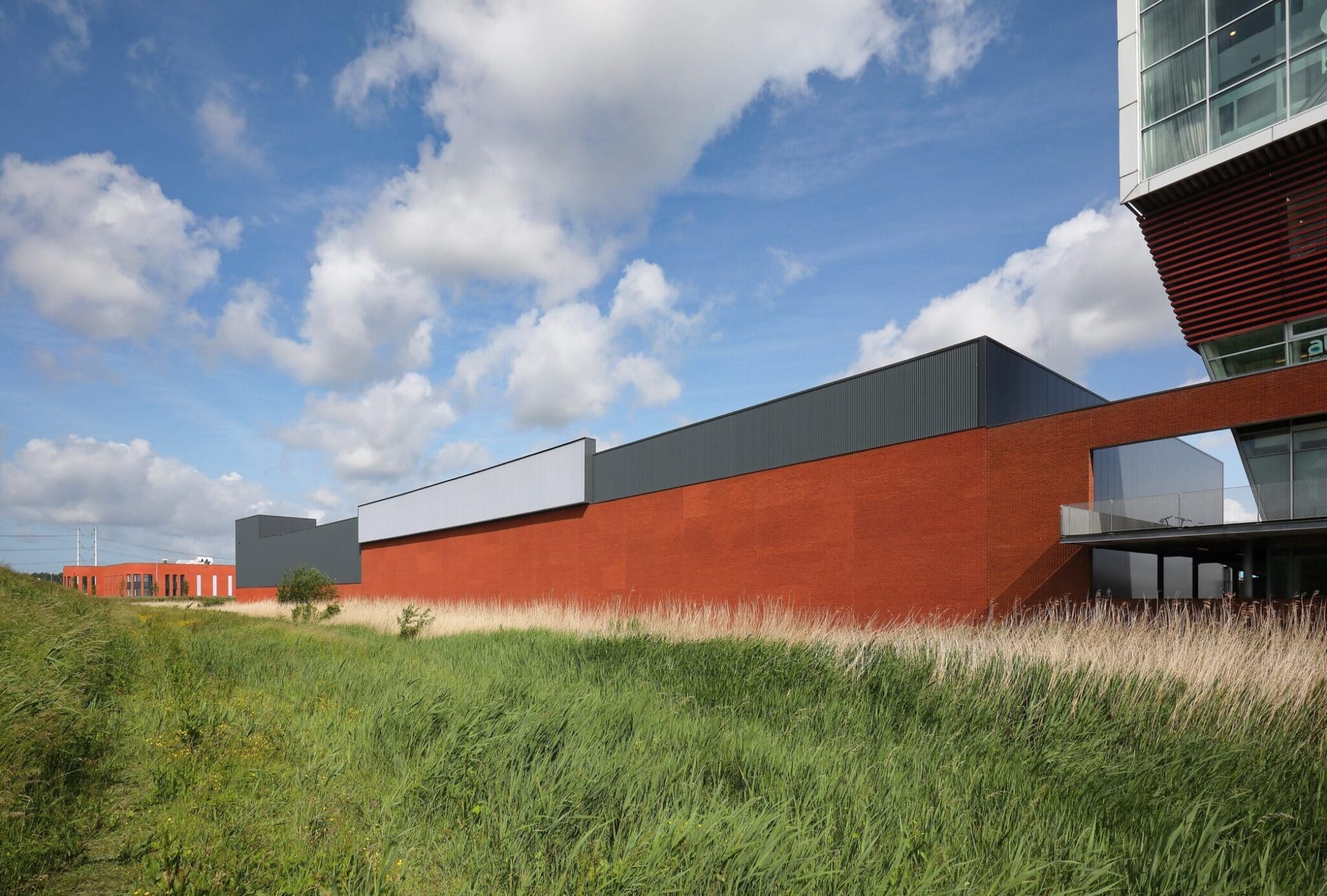 Oplevering logistiek bedrijfsgebouw Logistics Court Nieuw-Vennep