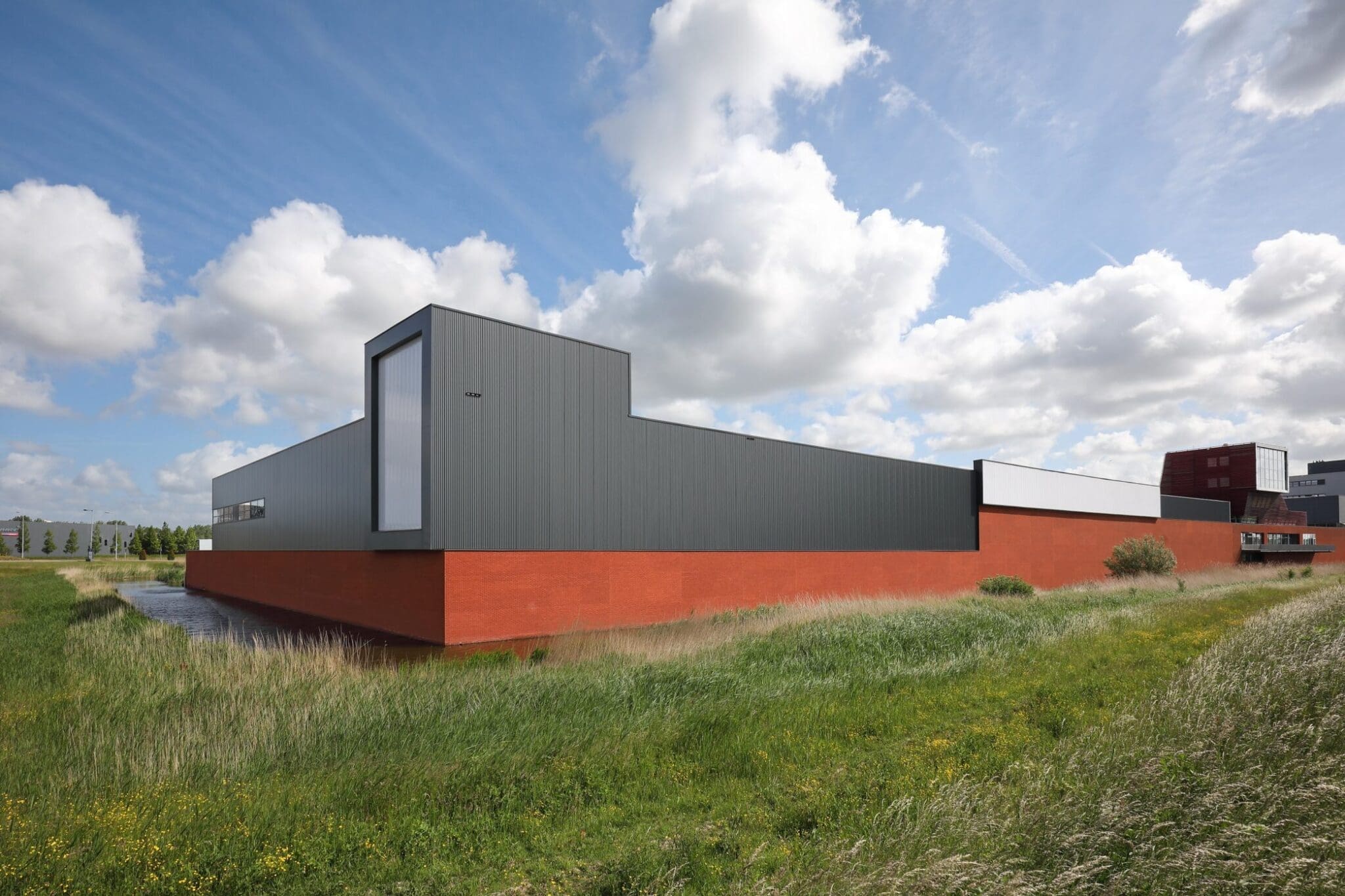 Oplevering logistiek bedrijfsgebouw Logistics Court Nieuw-Vennep