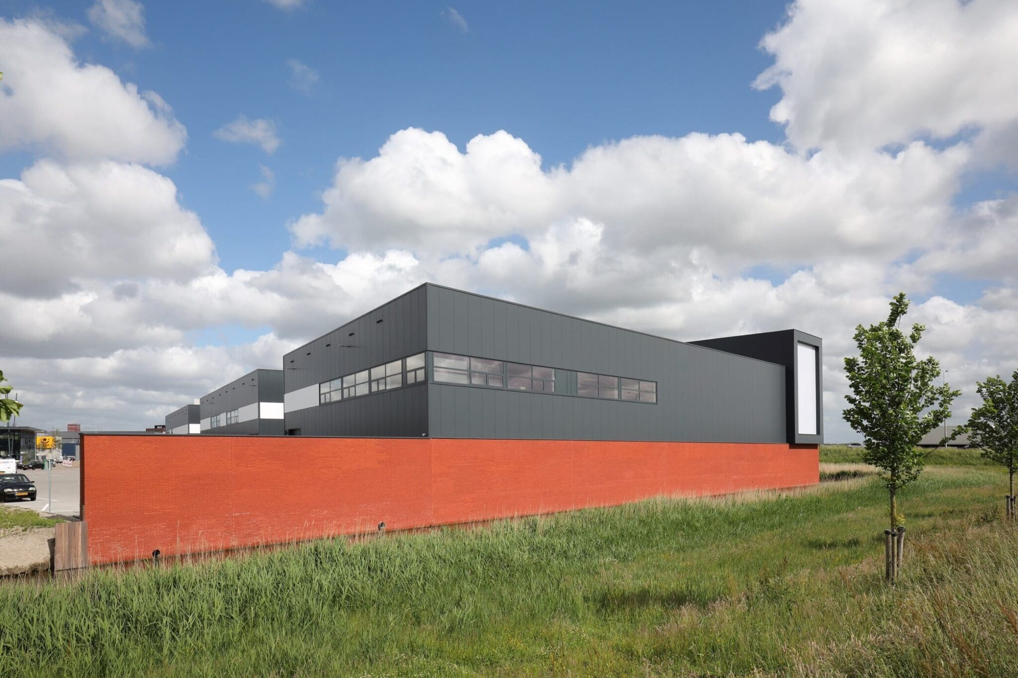 Oplevering logistiek bedrijfsgebouw Logistics Court Nieuw-Vennep