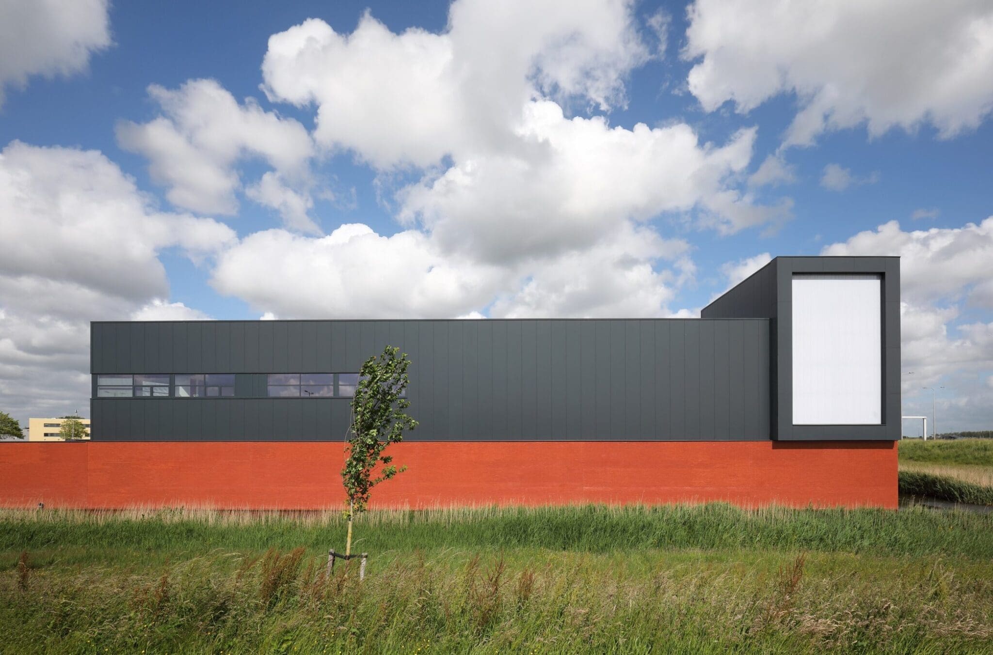 Oplevering logistiek bedrijfsgebouw Logistics Court Nieuw-Vennep