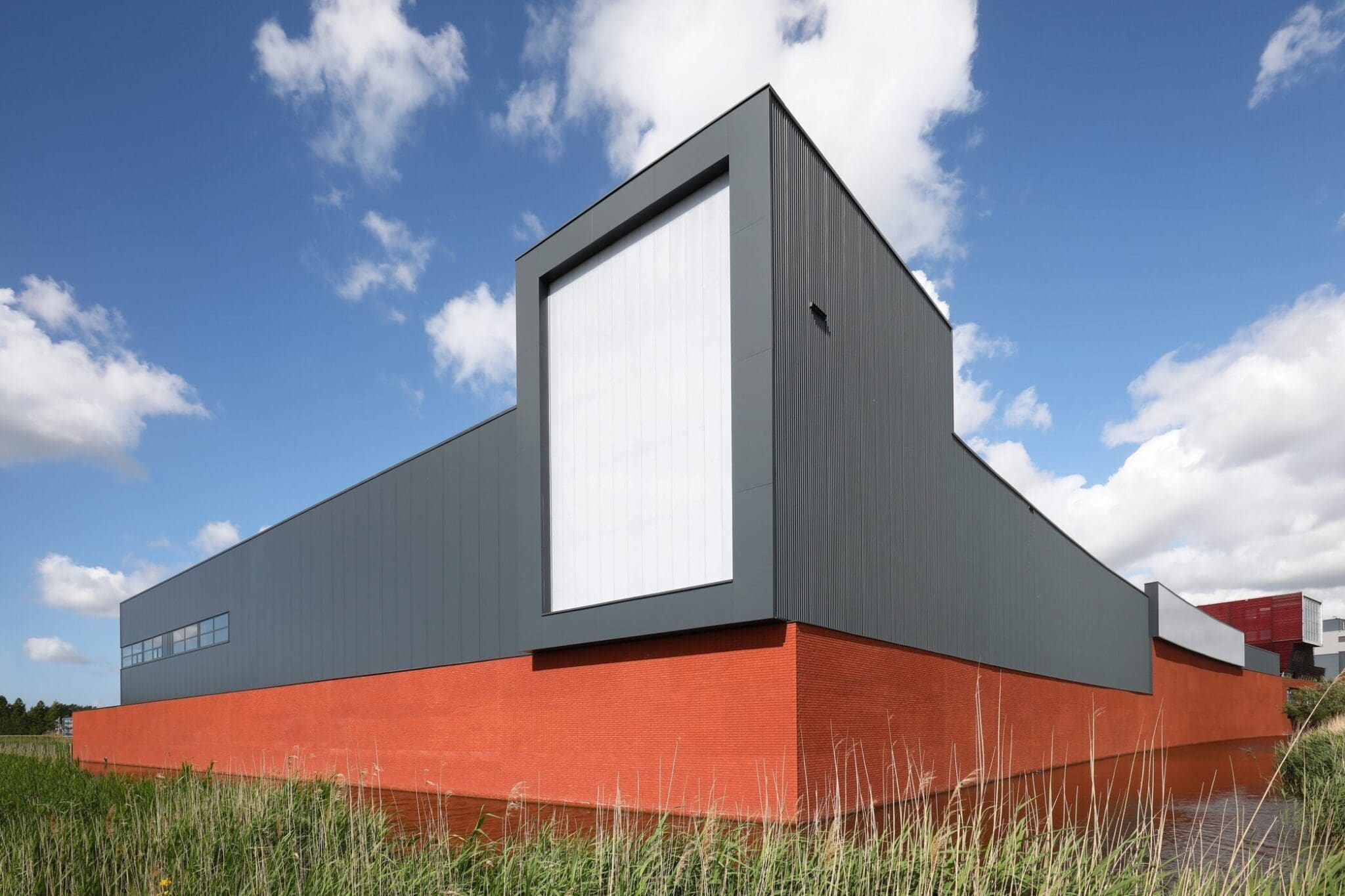 Oplevering logistiek bedrijfsgebouw Logistics Court Nieuw-Vennep