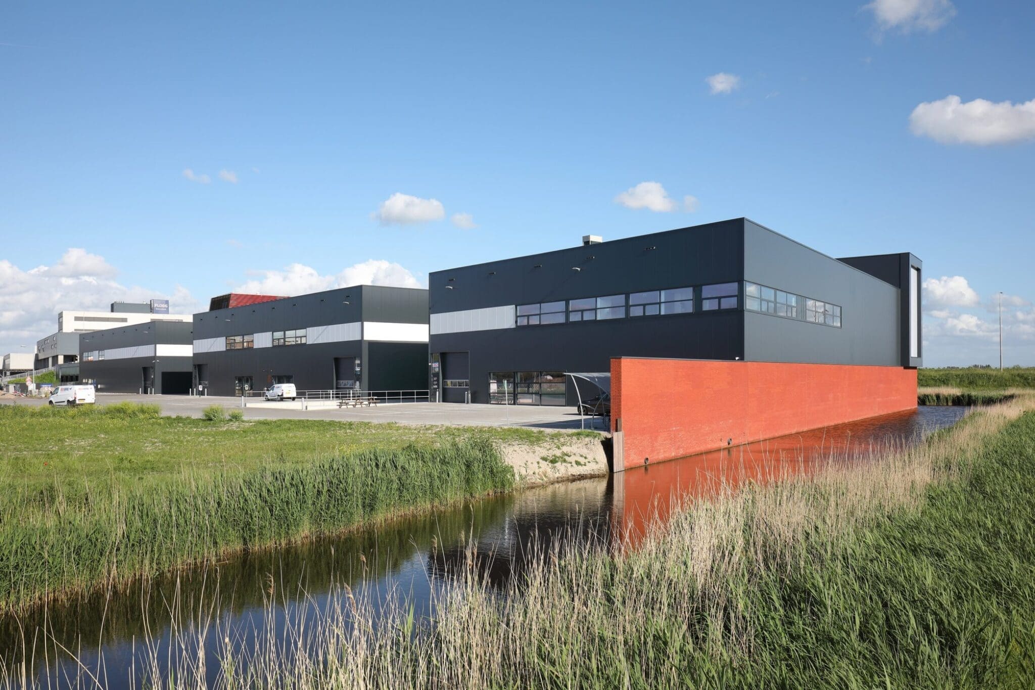 Oplevering logistiek bedrijfsgebouw Logistics Court Nieuw-Vennep