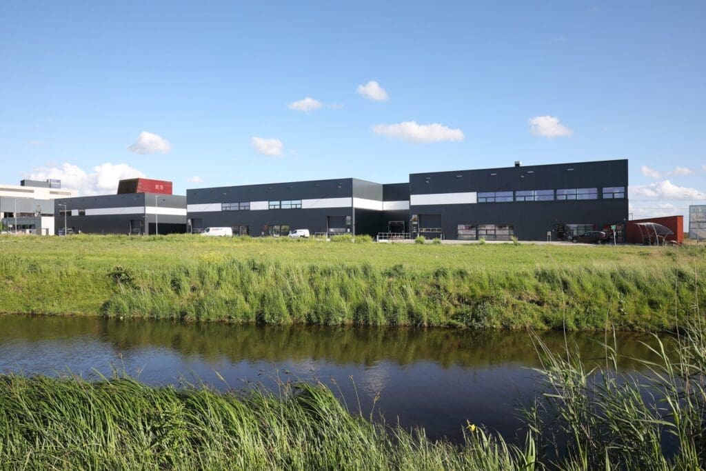 Oplevering logistiek bedrijfsgebouw Logistics Court Nieuw-Vennep