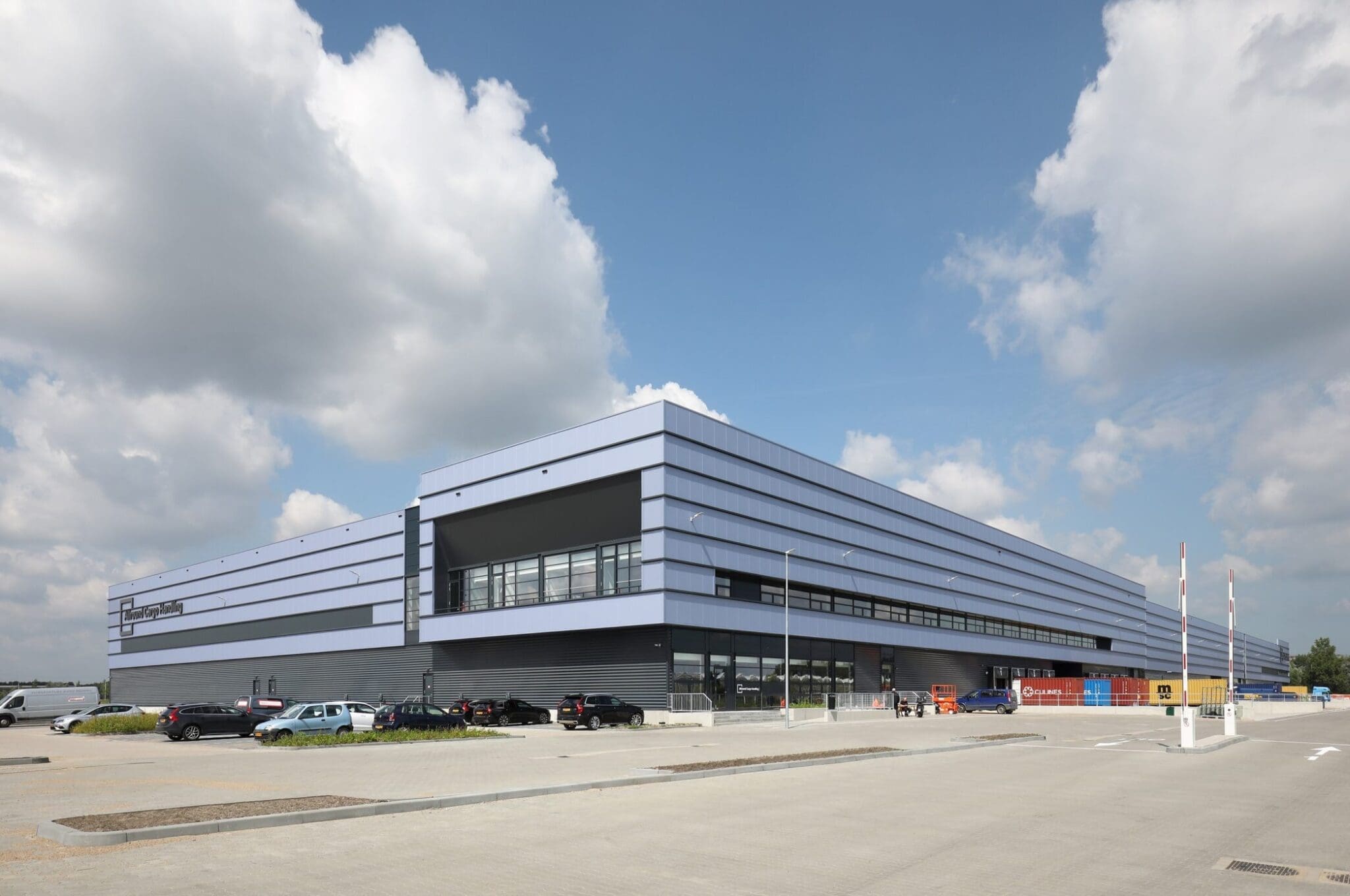 Logistiek bedrijfsgebouw Allround Cargo Handling Ridderkerk opgeleverd
