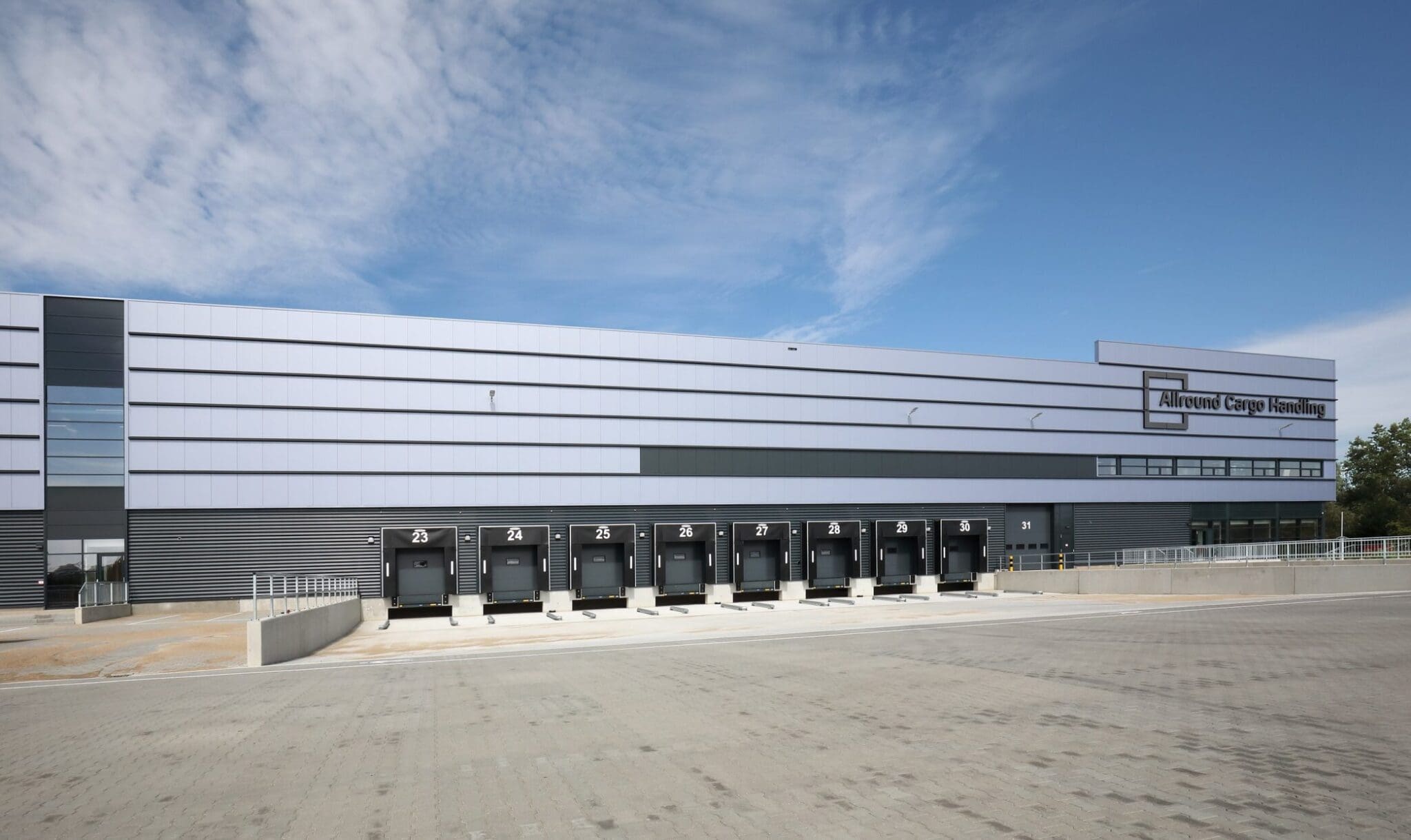 Logistiek bedrijfsgebouw Allround Cargo Handling Ridderkerk opgeleverd