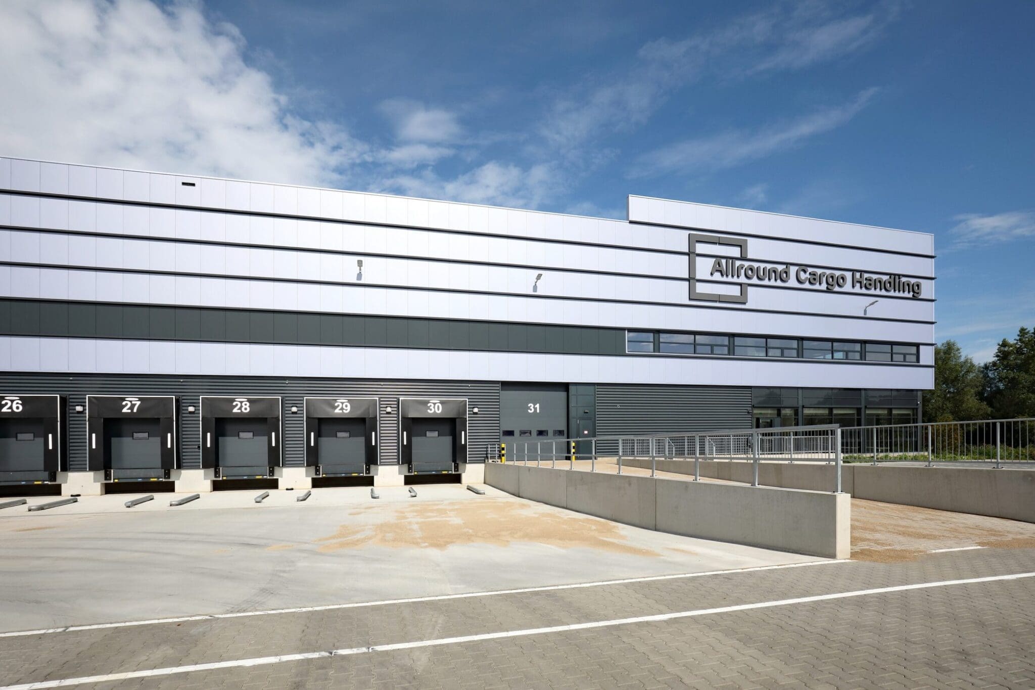 Logistiek bedrijfsgebouw Allround Cargo Handling Ridderkerk opgeleverd