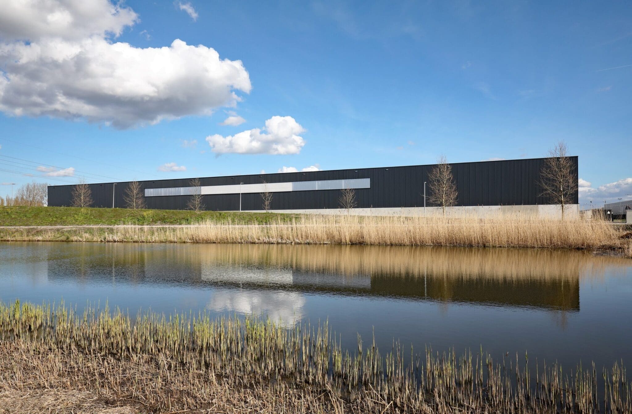 Bedrijfsgebouw Logistics Court Almere