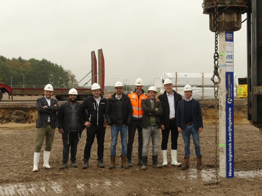 Eerste paal bedrijfsgebouw Sluyter Logistics Assen