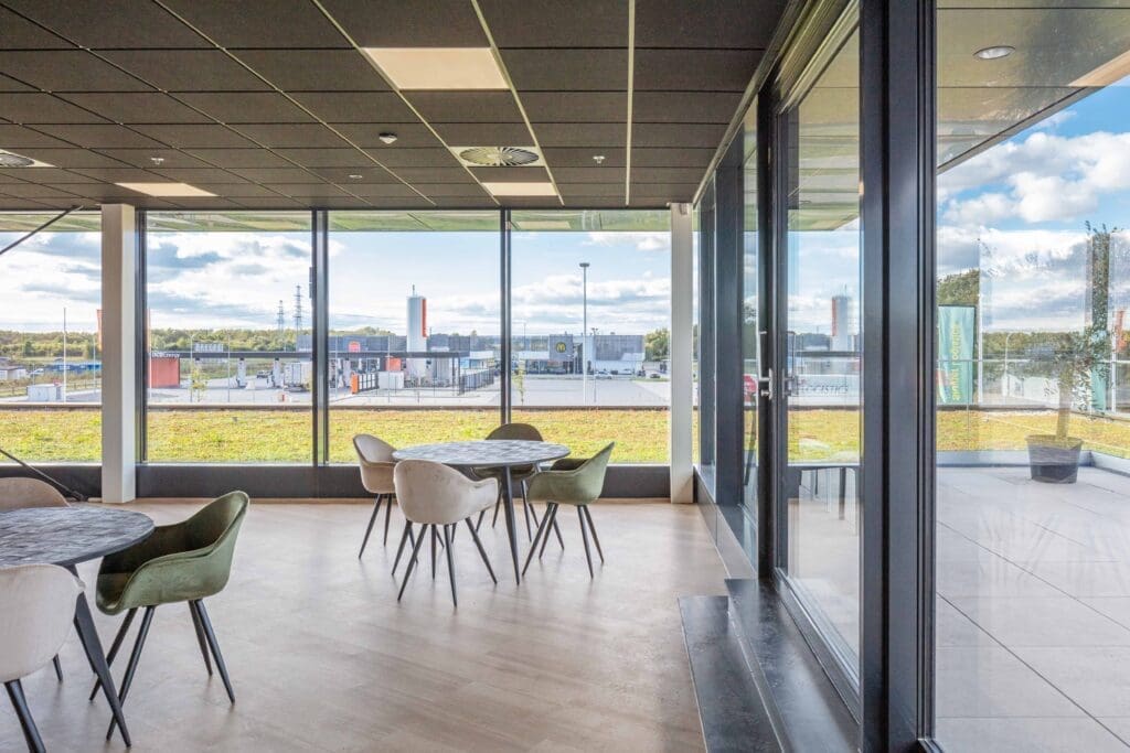 Logistiek bedrijfsgebouw Sluyter Assen