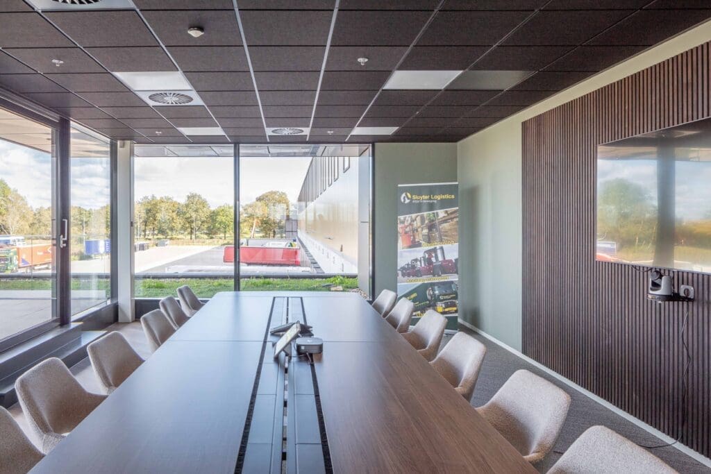 Logistiek bedrijfsgebouw Sluyter Assen