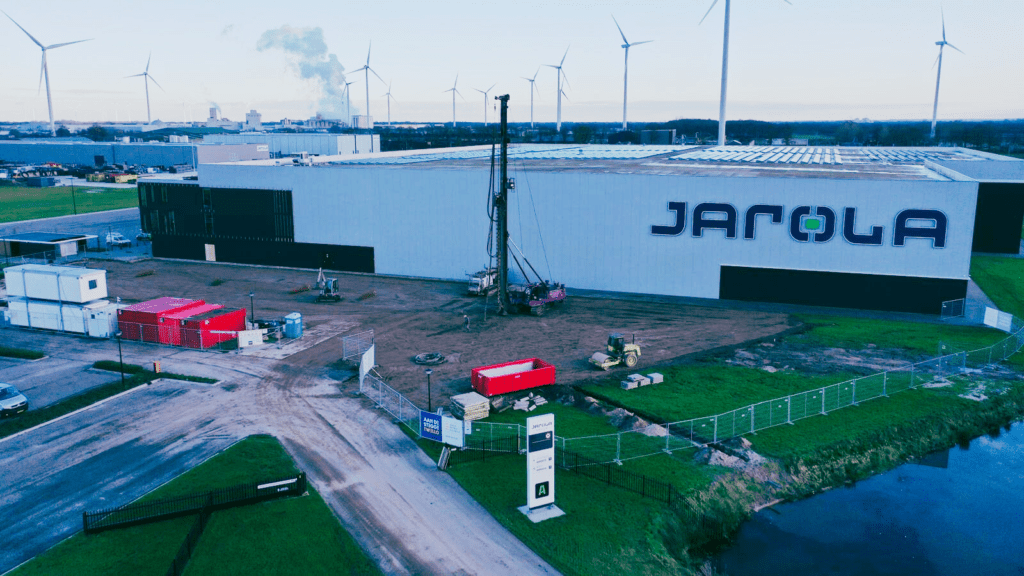 Eerste paal nieuw hoofdkantoor Jarola Coevorden
