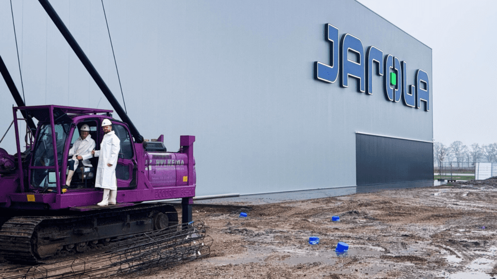 Eerste paal nieuw hoofdkantoor Jarola Coevorden