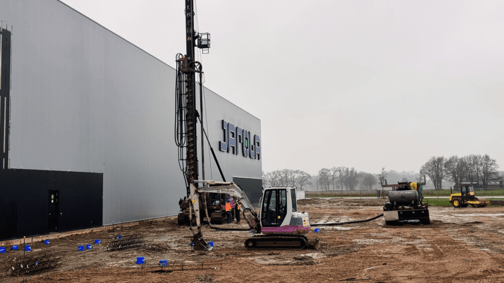 Eerste paal nieuw hoofdkantoor Jarola Coevorden