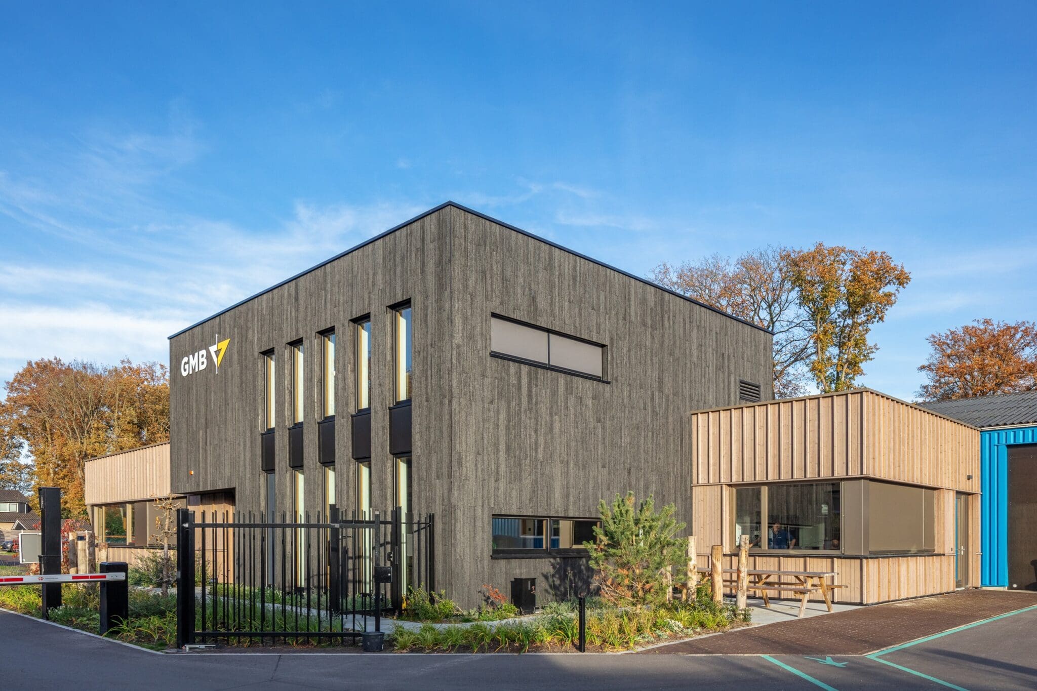 Houten bedrijfsgebouw GMB IJhorst