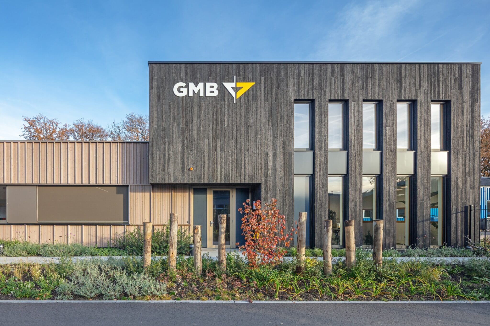 Houten bedrijfsgebouw GMB IJhorst