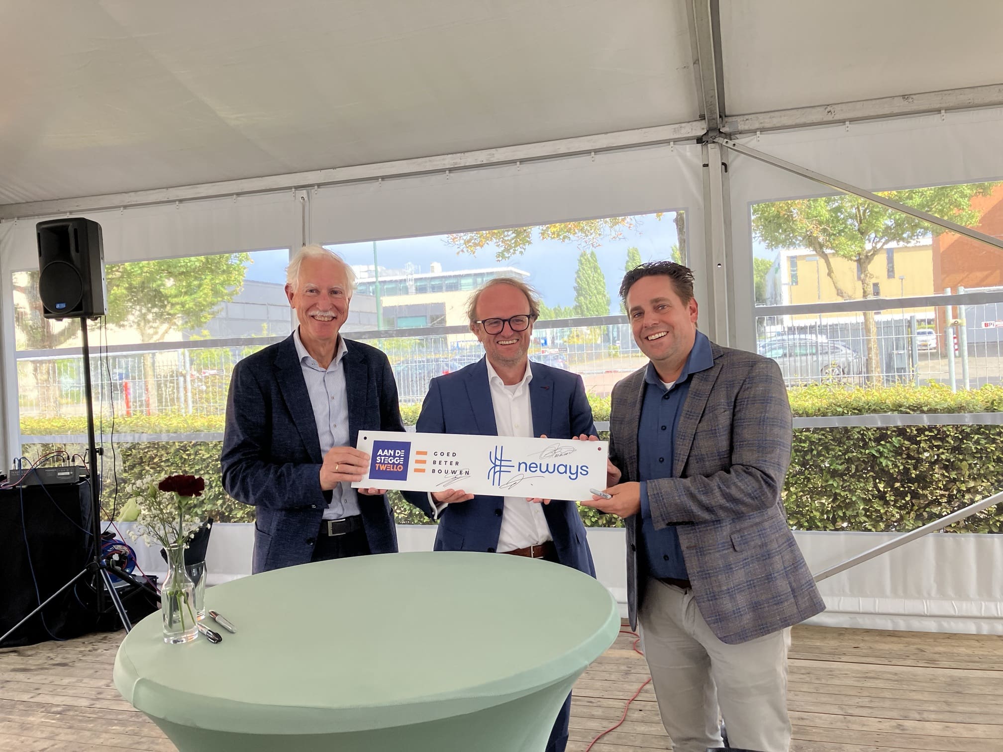 Eerste paal uitbreiding Neways Electronics Son