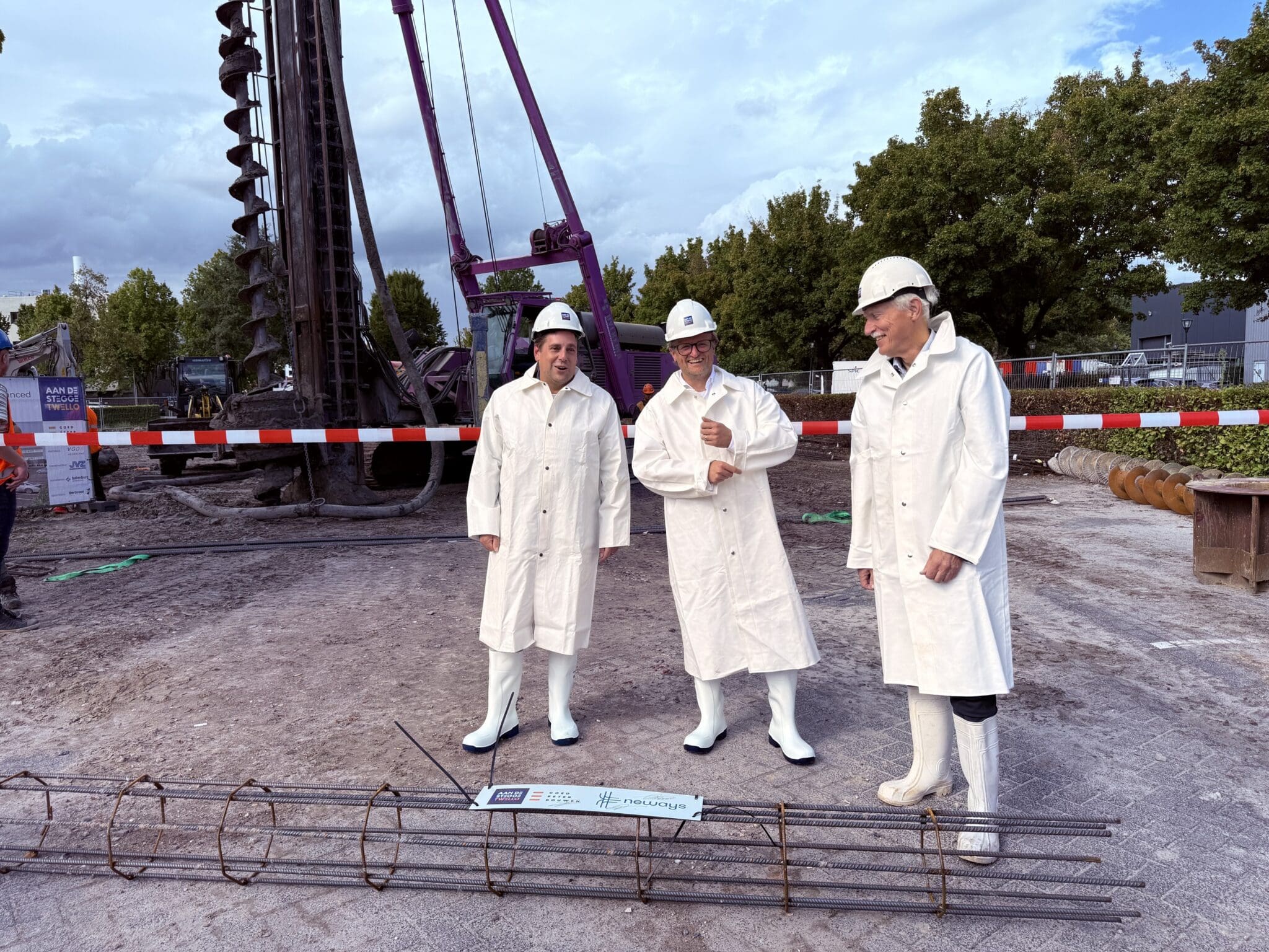 Eerste paal uitbreiding Neways Electronics Son