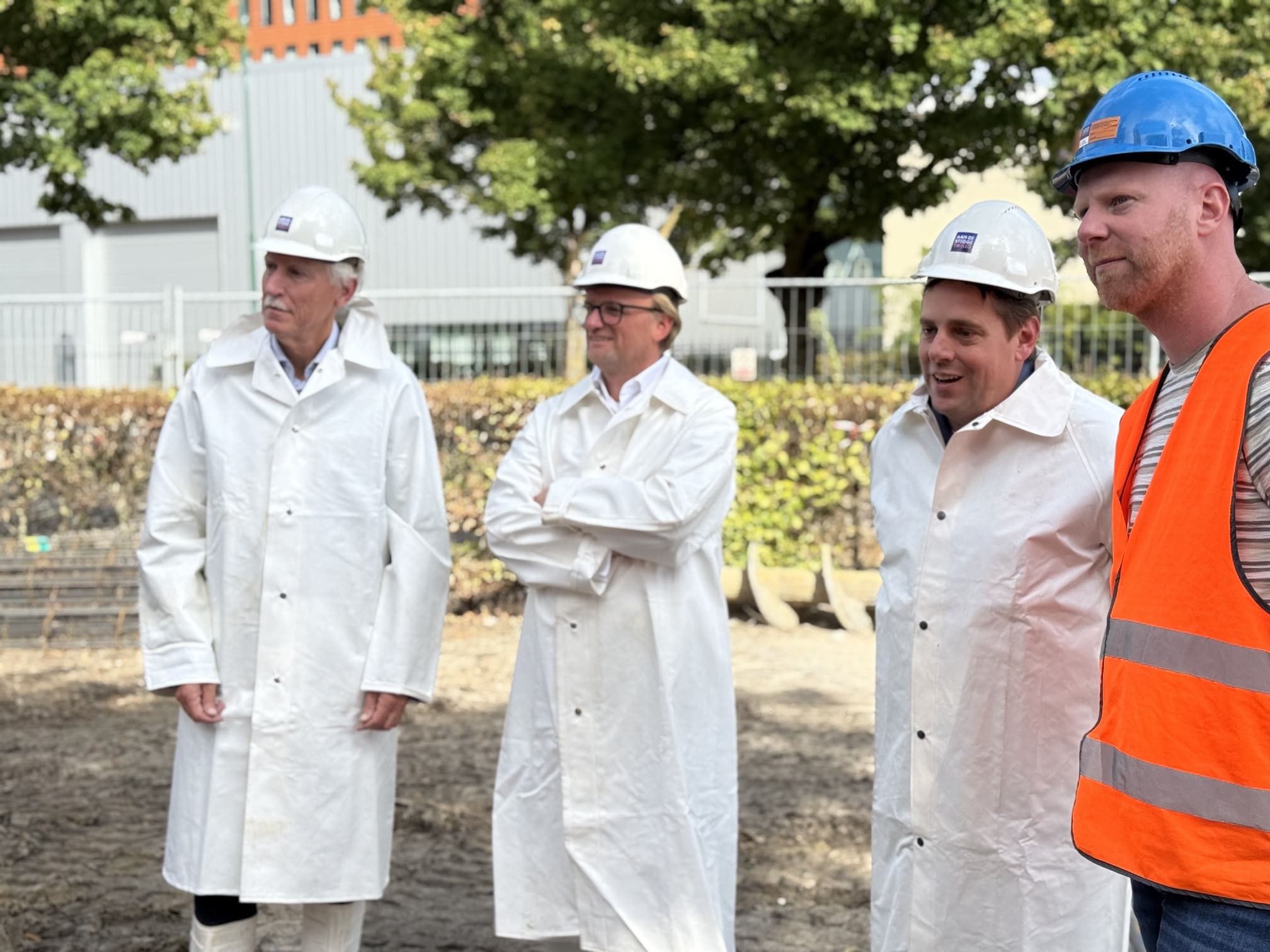 Eerste paal uitbreiding Neways Electronics Son