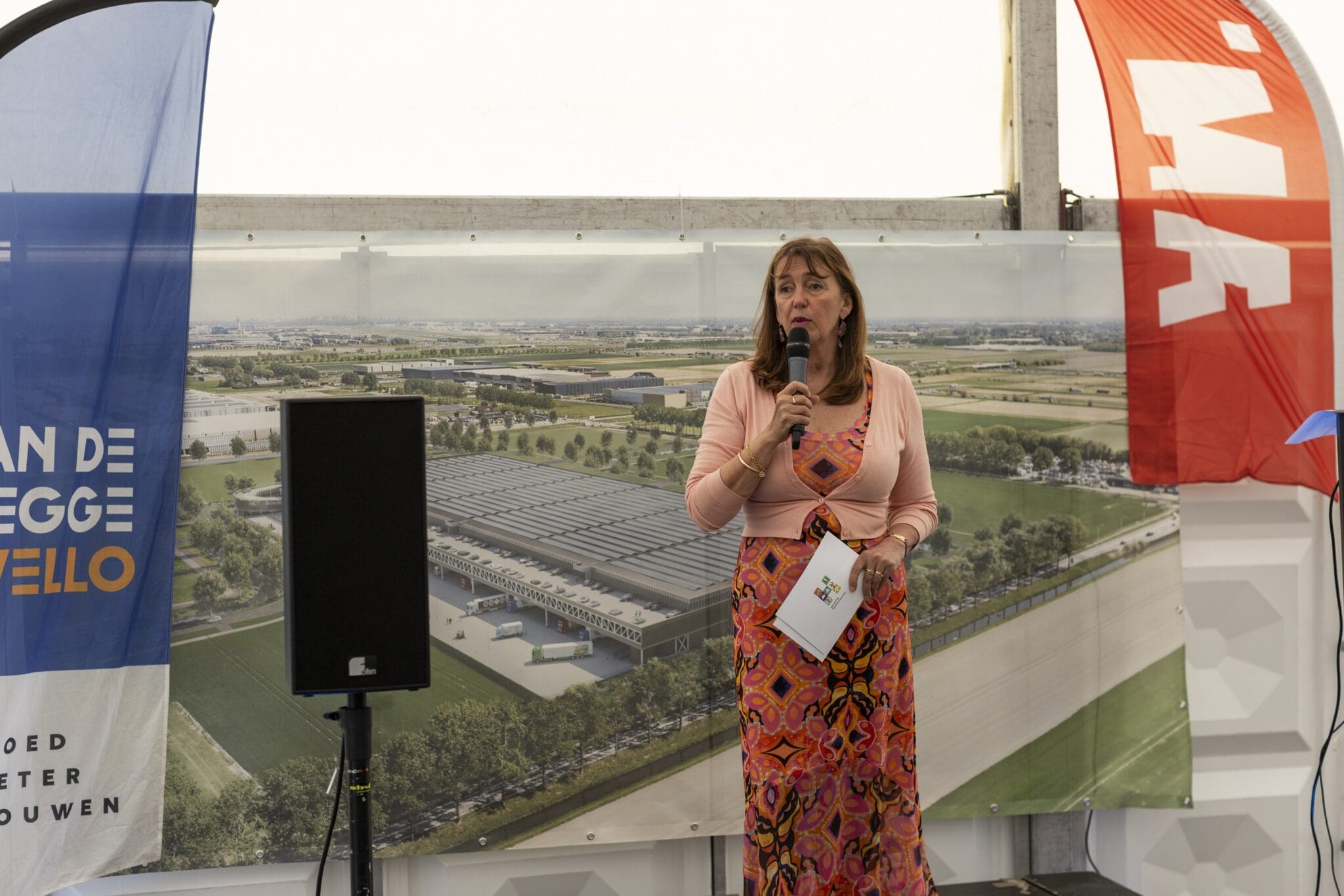 Feestelijke paal AM-ADST Schiphol Trade Park