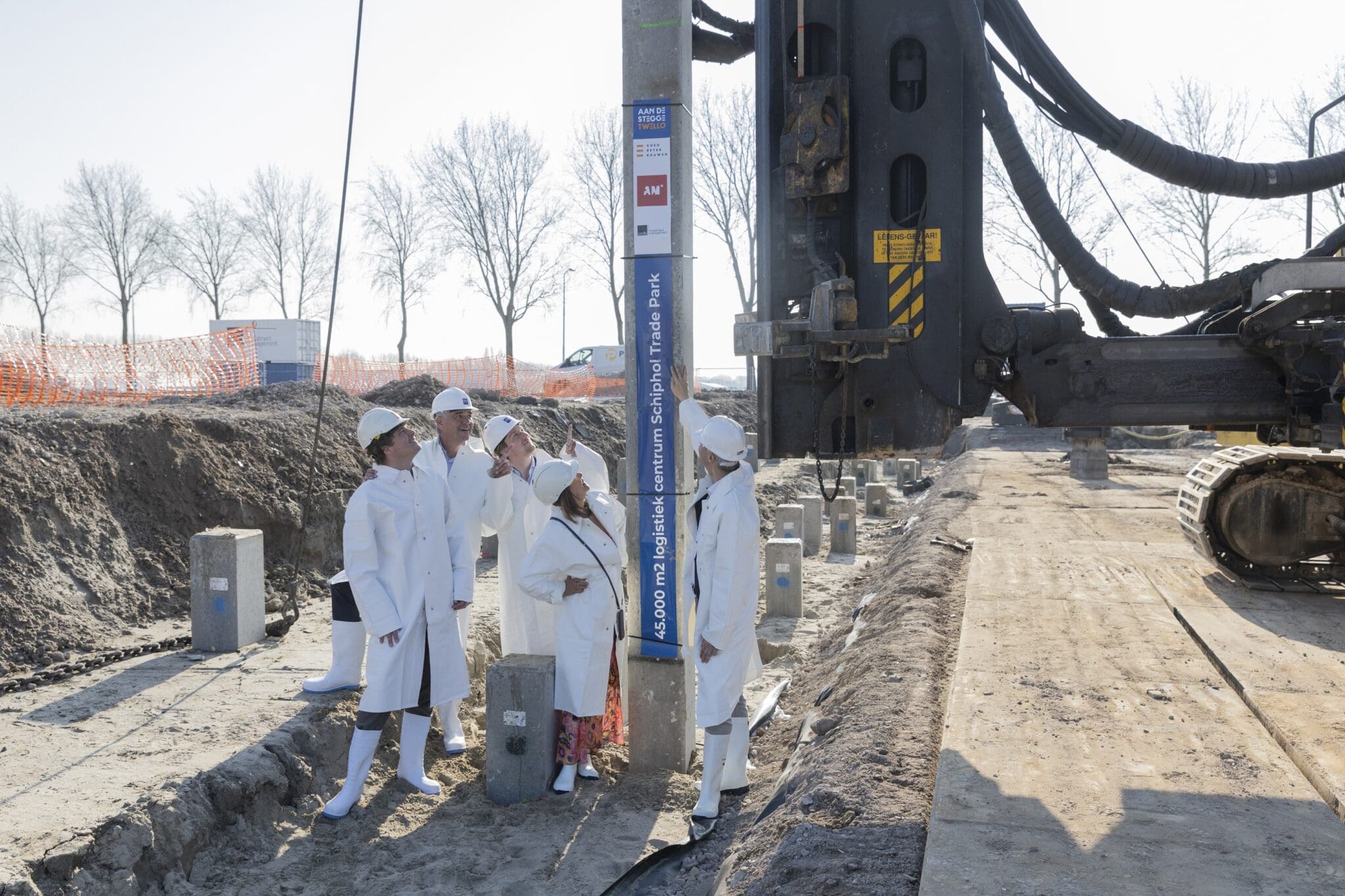Feestelijke paal AM-ADST Schiphol Trade Park