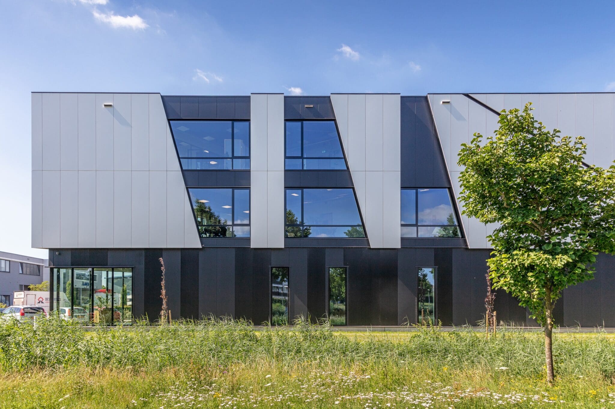 Nieuw bedrijfspand Showdesign Nijkerk